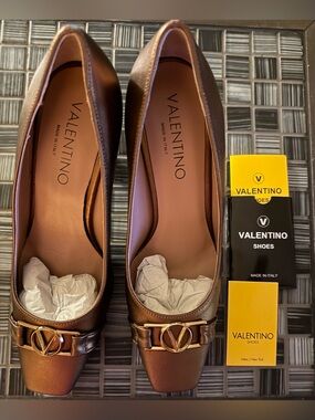VALENTINO By Mario Valentino Aura Pump. Gorgeous!! NEW